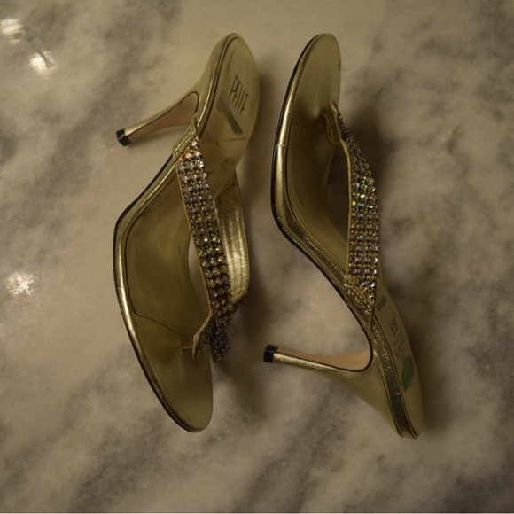 Sandel - Picture 2 of 3